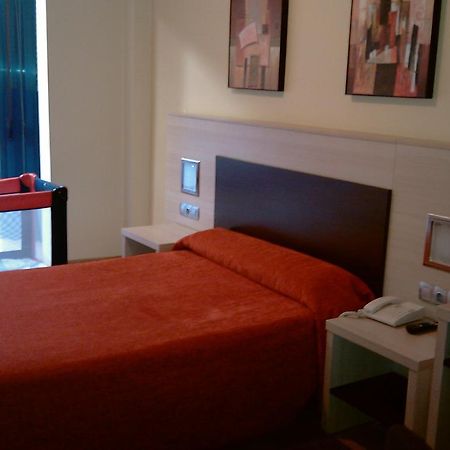Hotel Avenida Понтеведра Екстериор снимка