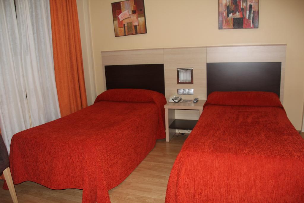 Hotel Avenida Понтеведра Стая снимка