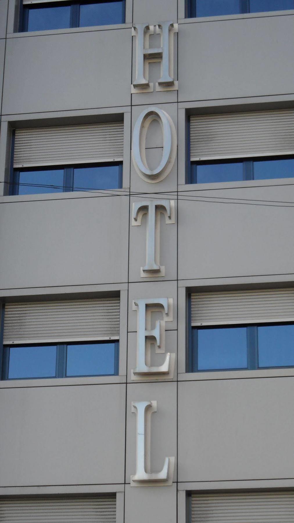 Hotel Avenida Понтеведра Екстериор снимка