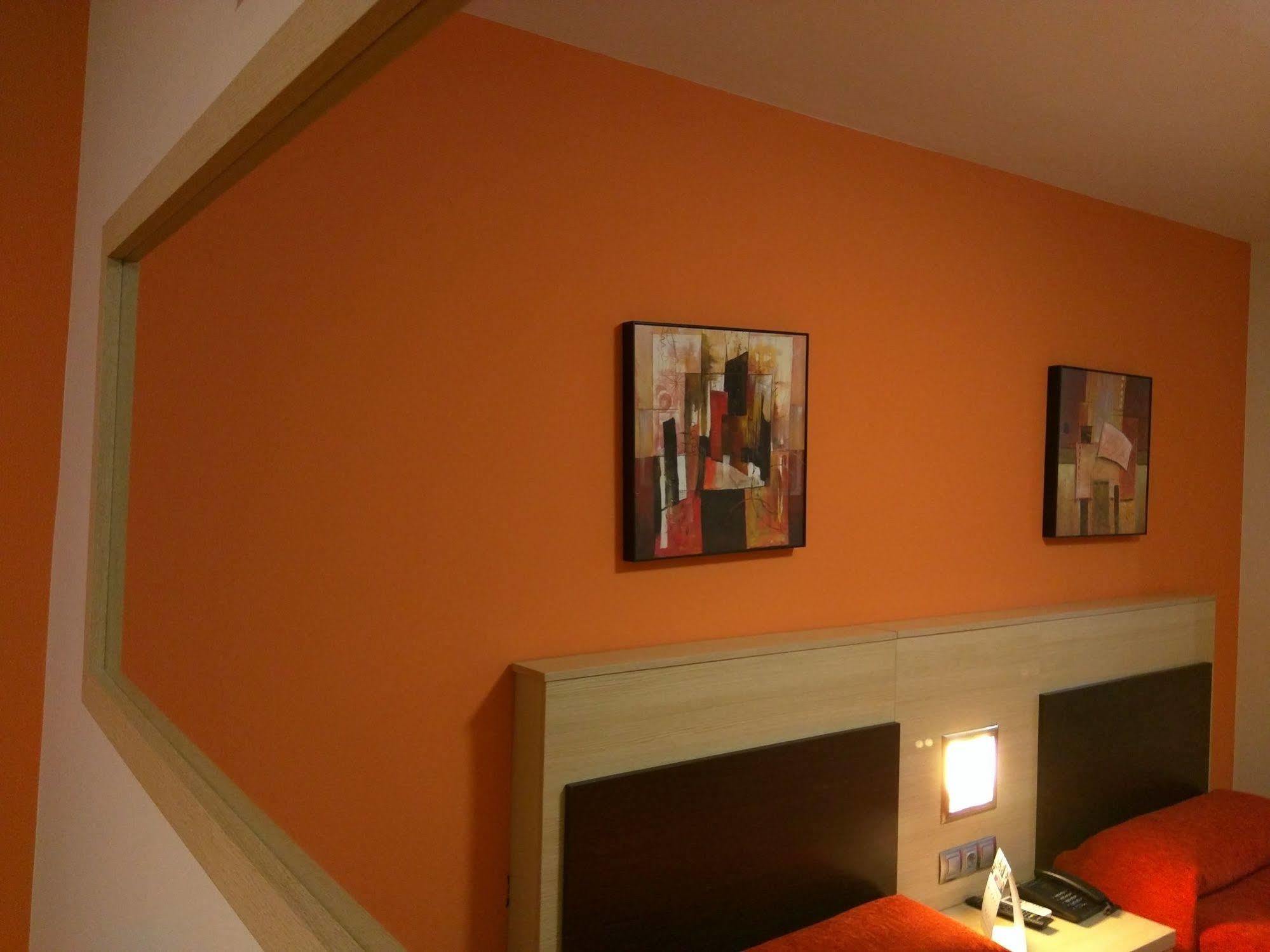 Hotel Avenida Понтеведра Екстериор снимка