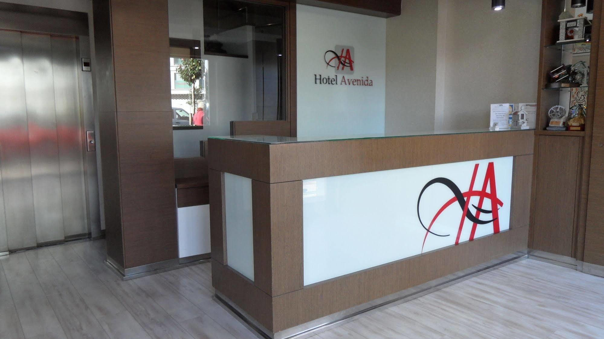 Hotel Avenida Понтеведра Екстериор снимка