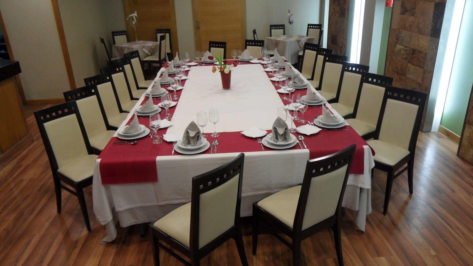 Hotel Avenida Понтеведра Екстериор снимка