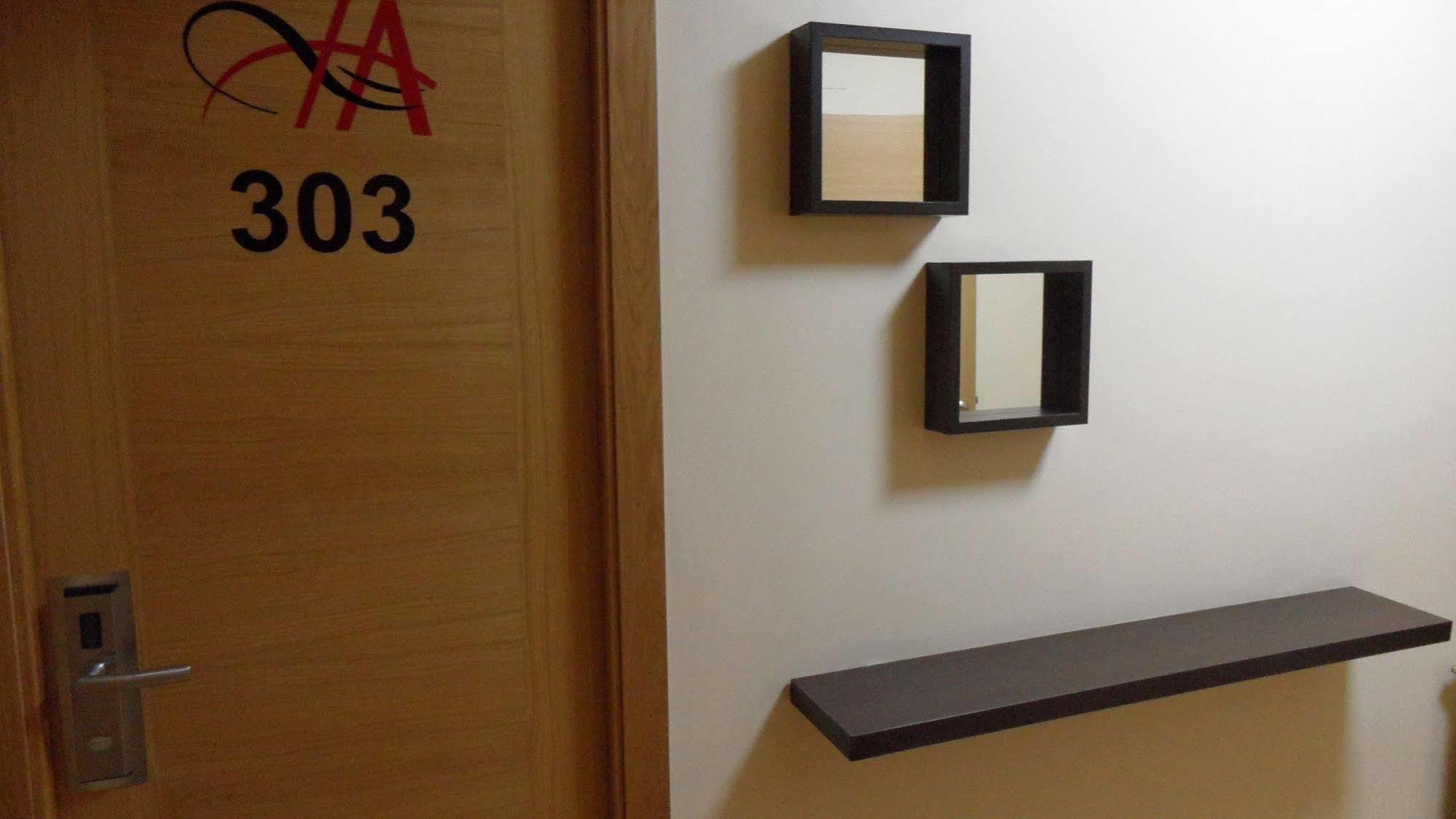 Hotel Avenida Понтеведра Екстериор снимка